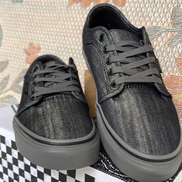 Vans Men’s Skate Chukka Low
Black/Grey/Denim
VN0A4BX45BR
Sneakers - Picture 10 of 16